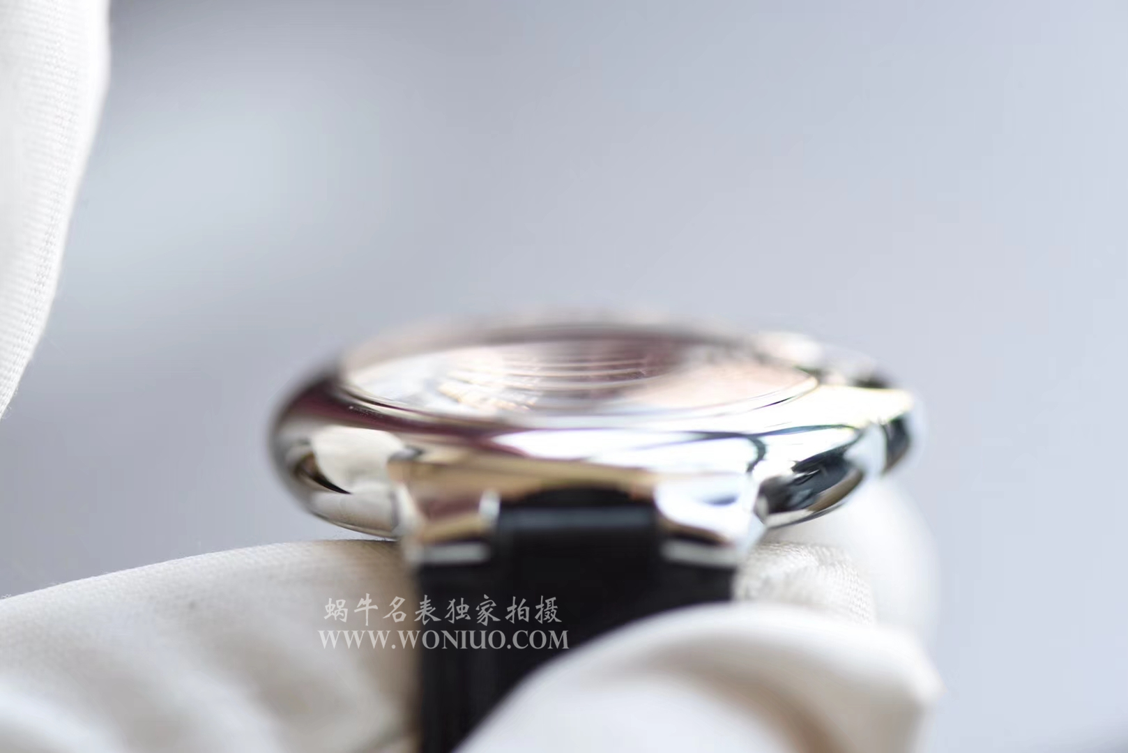   HBBV6  卡地亚蓝气球系列W6920085女士33毫米机械腕表 / KDY109