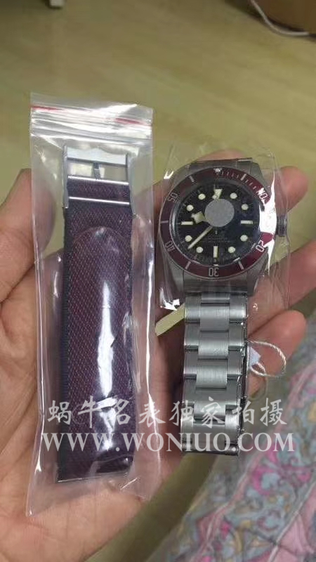   视频测评  帝舵HERITAGE BLACK BAY系列79220R小红花 / DT009