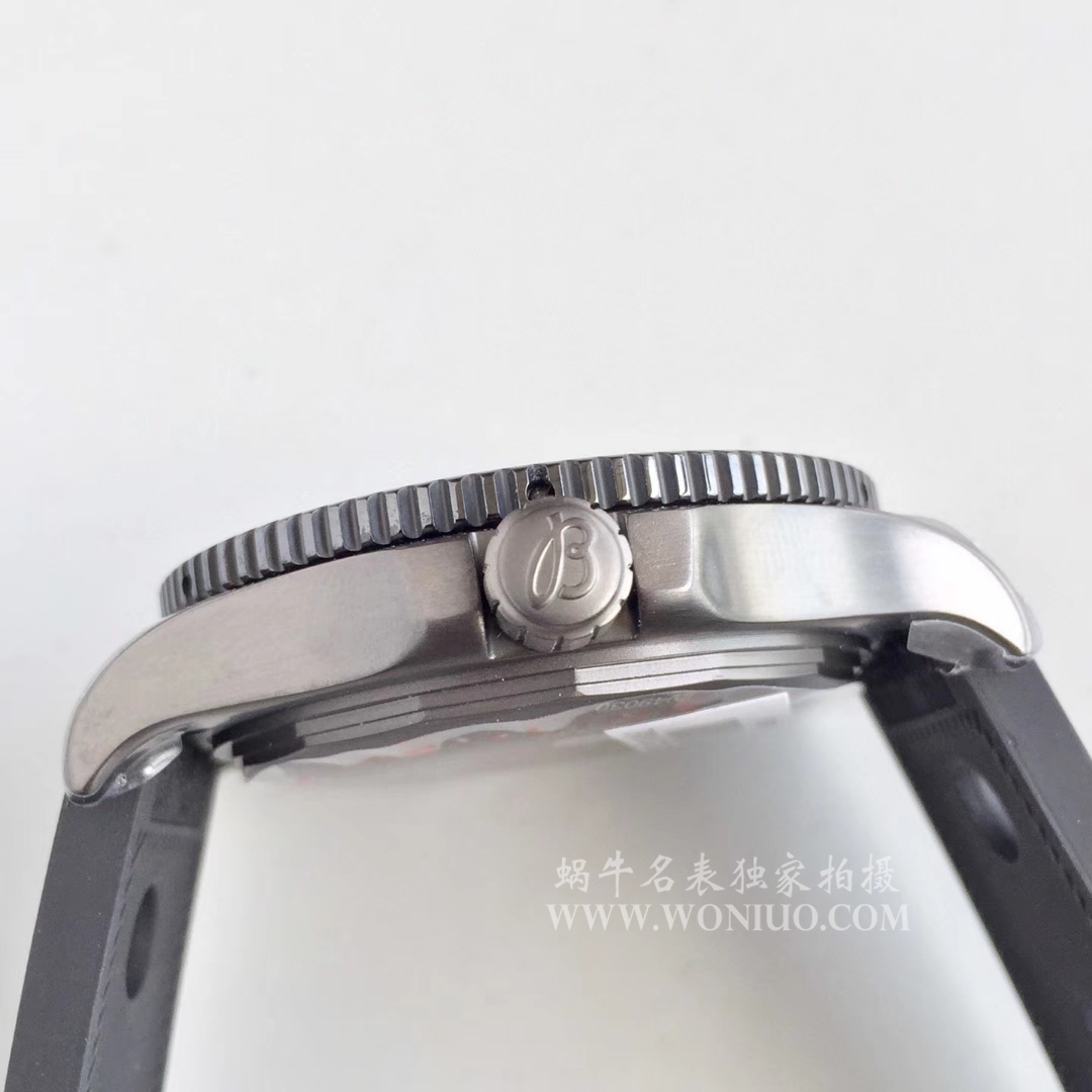 GF百年灵超级海洋系列M1739313|BE92|227S|M20SS.1 超级海洋44特别版腕表 / BL082