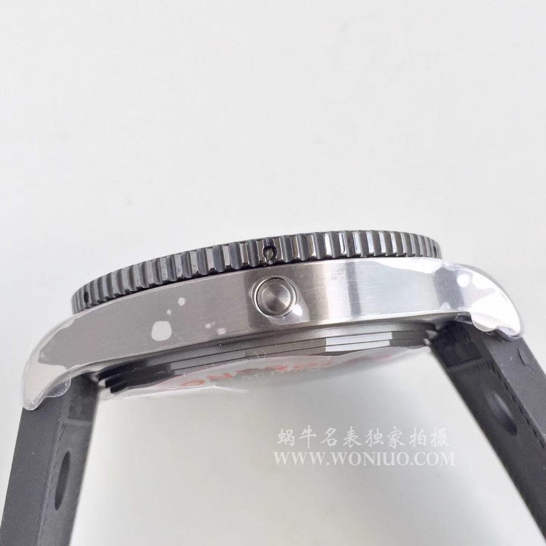 GF百年灵超级海洋系列M1739313|BE92|227S|M20SS.1 超级海洋44特别版腕表 / BL082