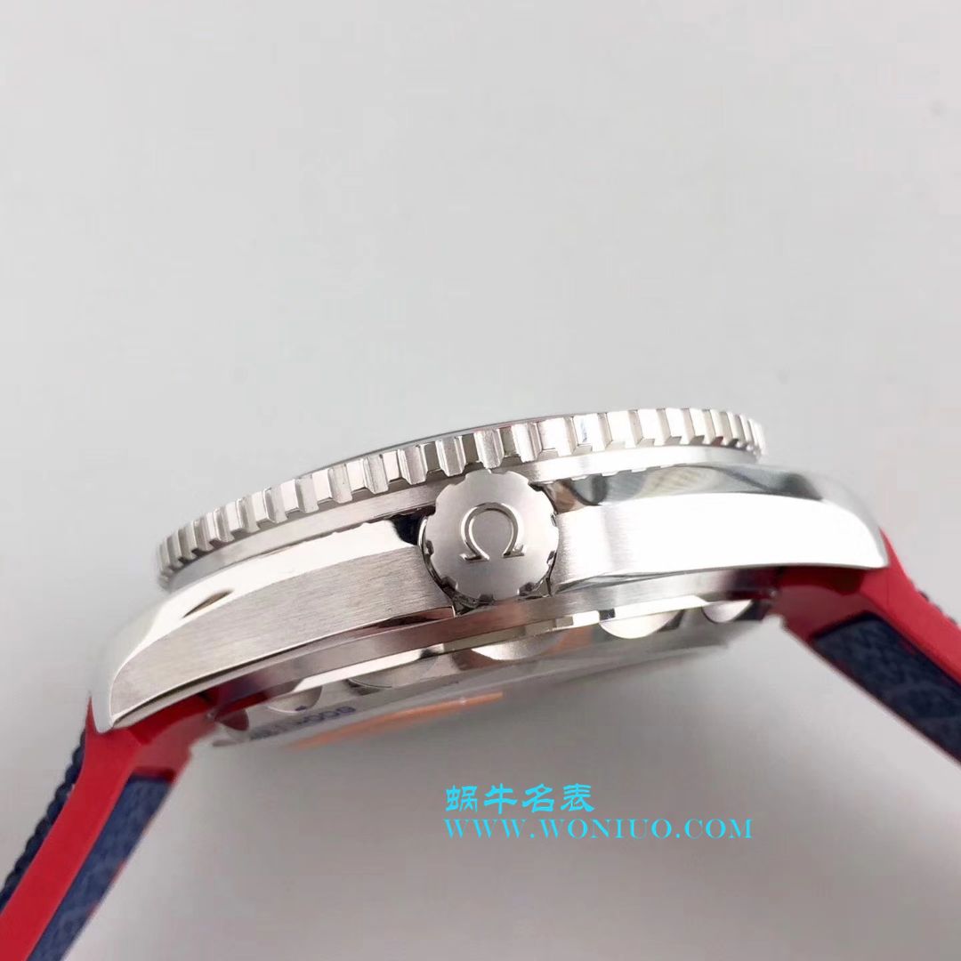   OM  欧米茄特别推出海马系列海洋宇宙“平昌 2018”限量版522.32.44.21.03.001腕表 / M320
