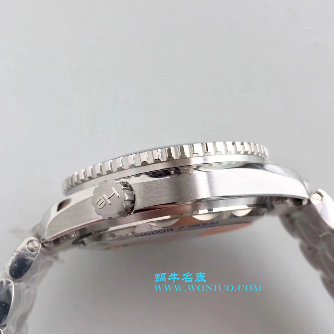   OM  欧米茄特别推出海马系列海洋宇宙“平昌 2018”限量版522.32.44.21.03.001腕表 / M320