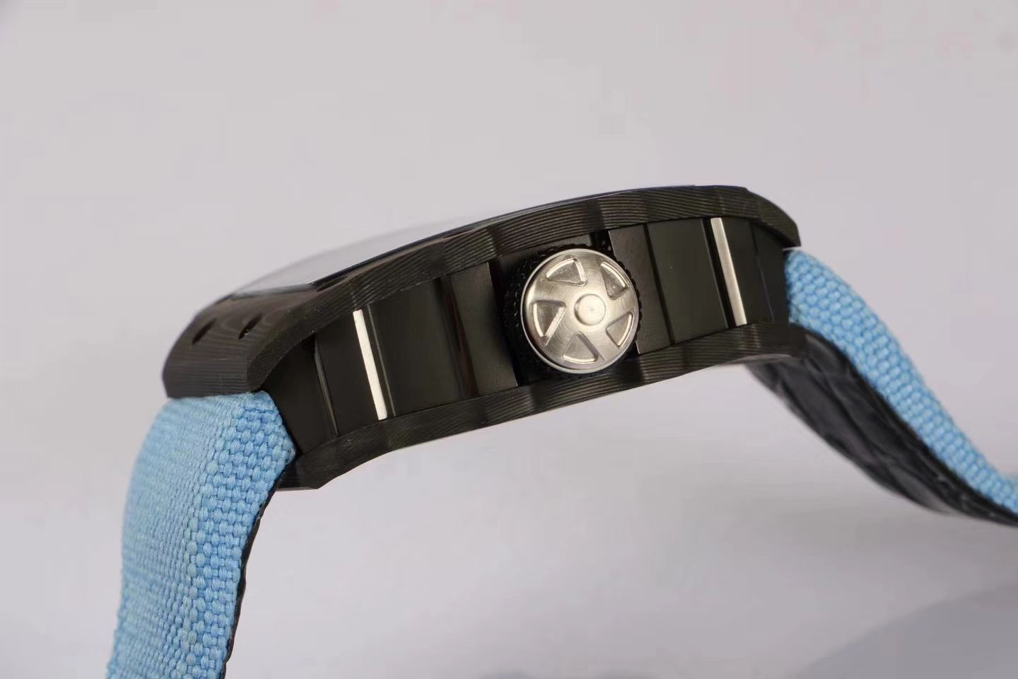   RICHARD MILLE  RM53-01 这款腕表充满动感与活力 / RM53-01