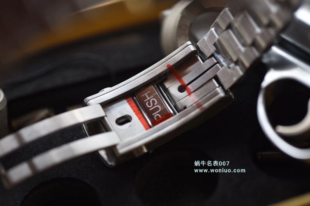   SSS超级  欧米茄海洋宇宙600米系列232.32.44.22.01.001腕表 / M325