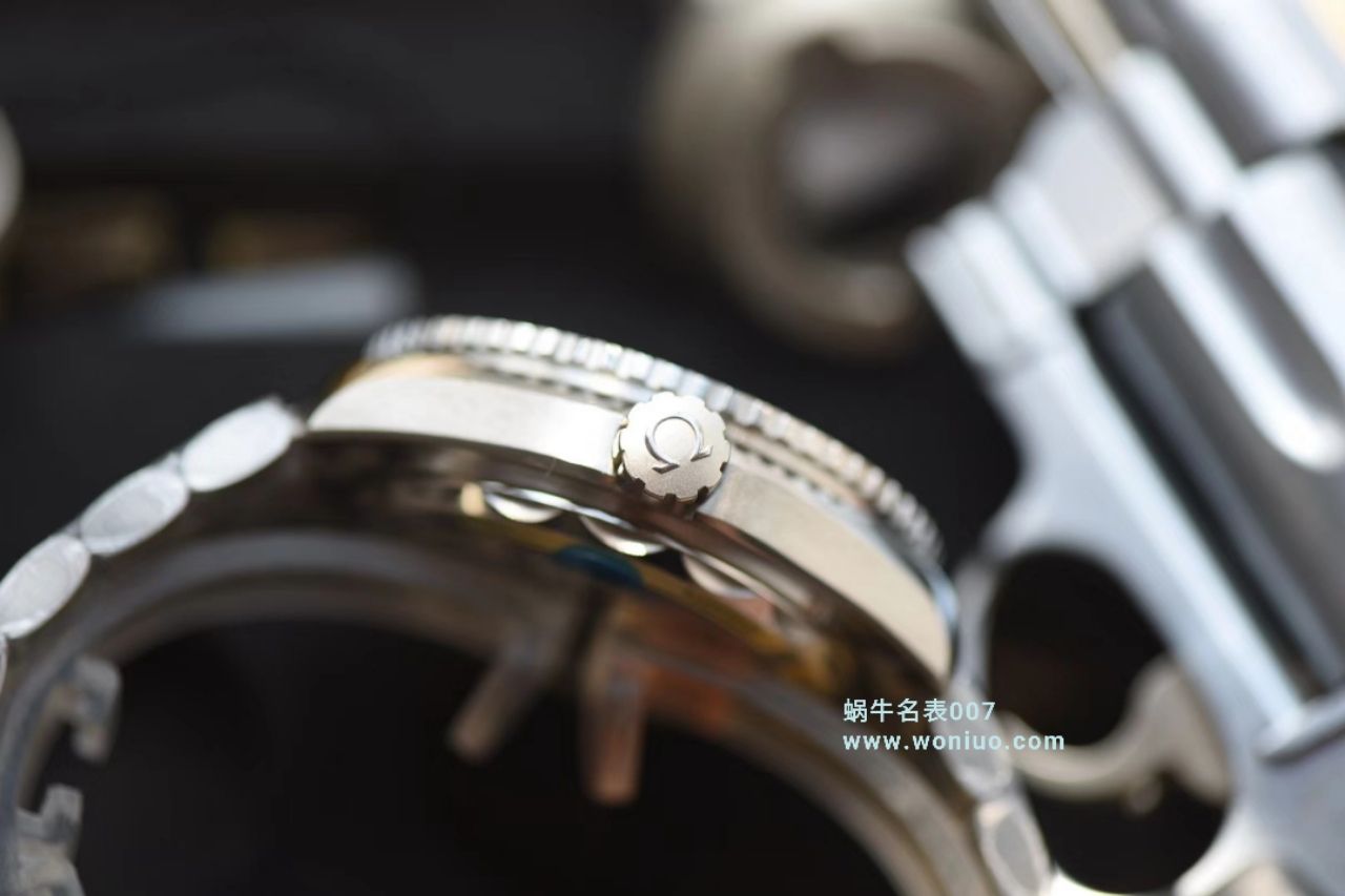   SSS超级  欧米茄海洋宇宙600米系列232.32.44.22.01.001腕表 / M325