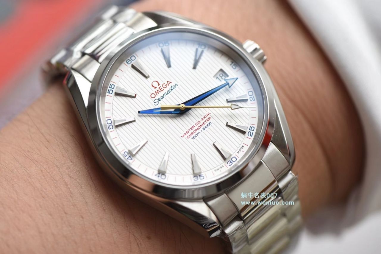   VS  欧米茄海马AQUA TERRA 150米系列231.10.42.21.02.002腕表(欧米茄金针队长) / M329