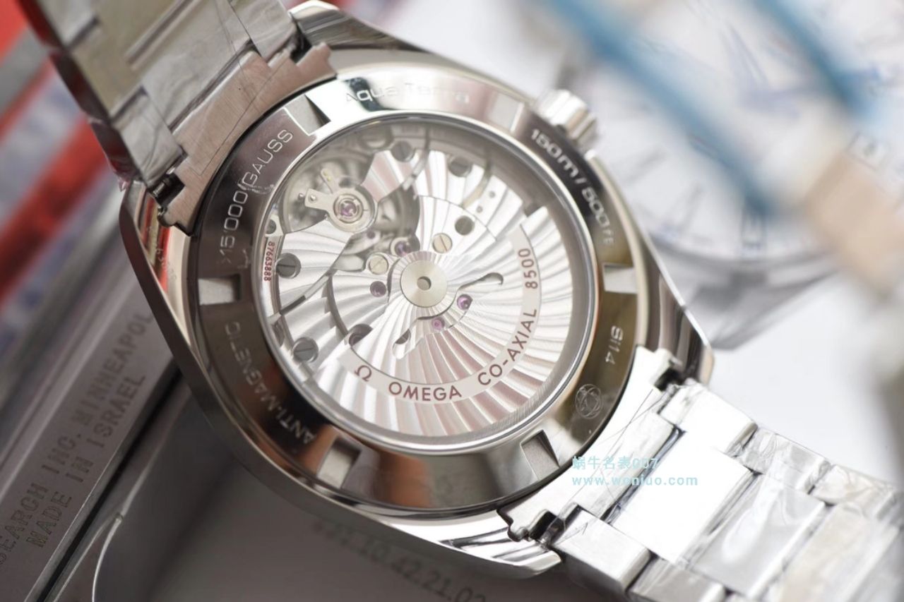   VS  欧米茄海马AQUA TERRA 150米系列231.10.42.21.02.002腕表(欧米茄金针队长) / M329