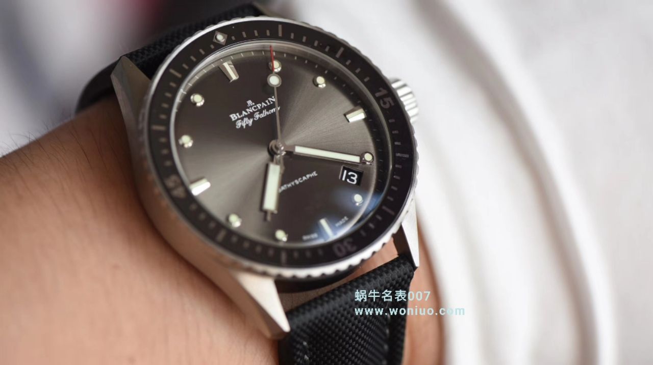   ZF  宝珀五十噚深潜器Bathyscaphe年历腕表5071-1110-B52A腕表 / BP041