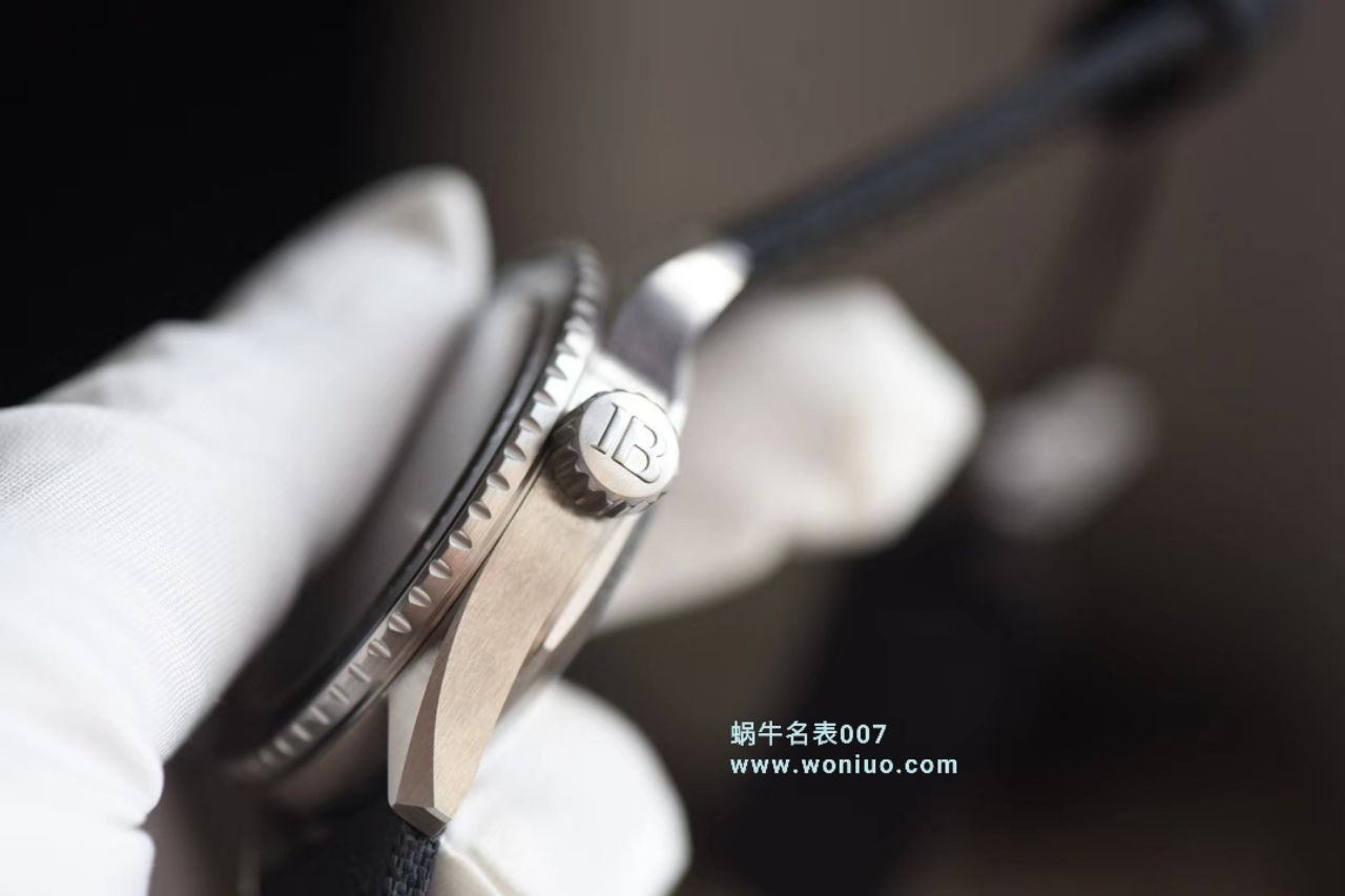   ZF  宝珀五十噚深潜器Bathyscaphe年历腕表5071-1110-B52A腕表 / BP041
