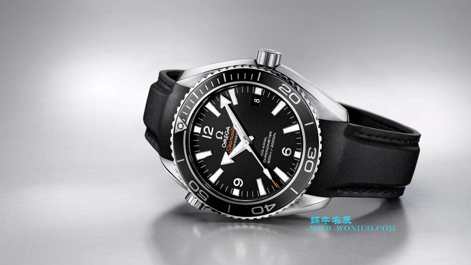   VS  欧米茄海马系列 海洋宇宙600米232.30.42.21.01.001腕表 / M335