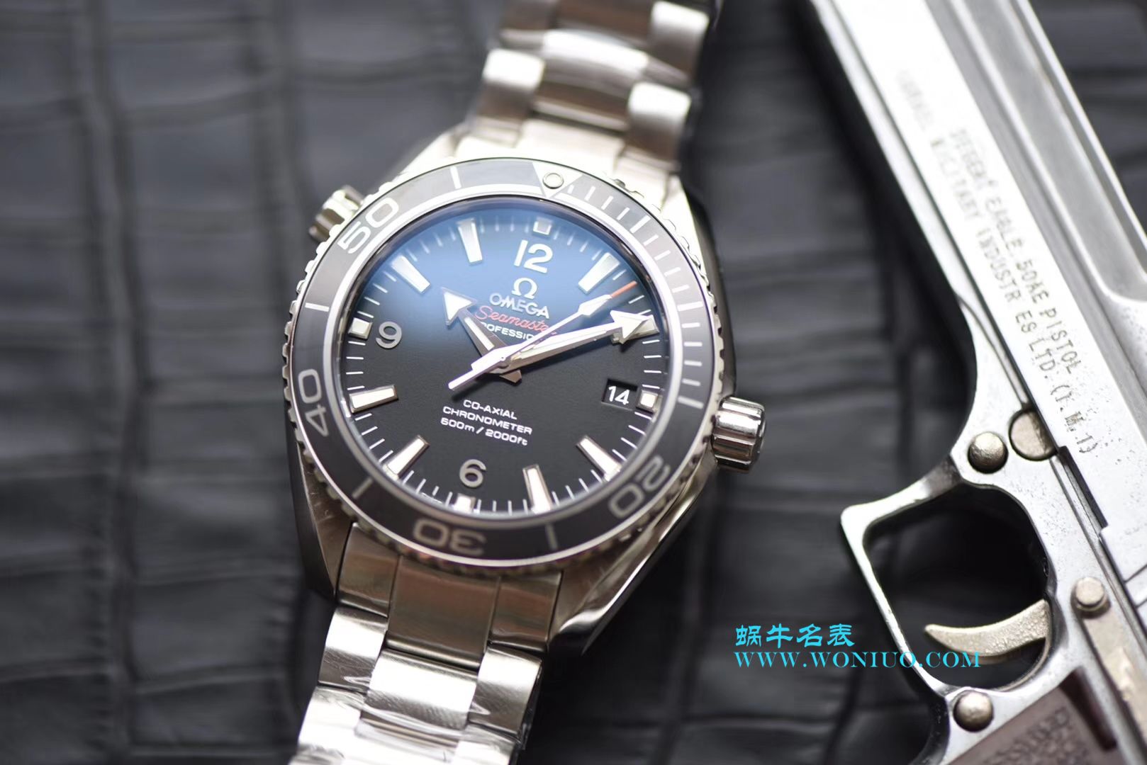   VS  欧米茄海马系列 海洋宇宙600米232.30.42.21.01.001腕表 / M335