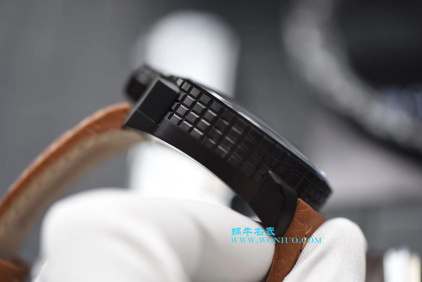BB FACTORY 巧思之作  一表两用 奇思妙构  BBF出品BOMBERG BOLD系列腕表劲酷登场， / BB002