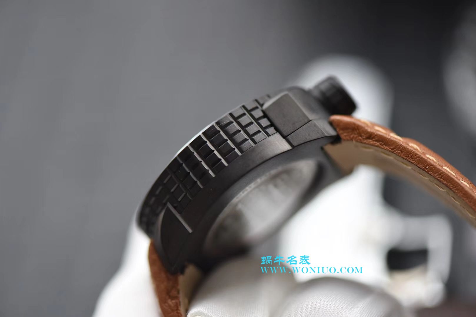 BB FACTORY 巧思之作  一表两用 奇思妙构  BBF出品BOMBERG BOLD系列腕表劲酷登场， / BB002