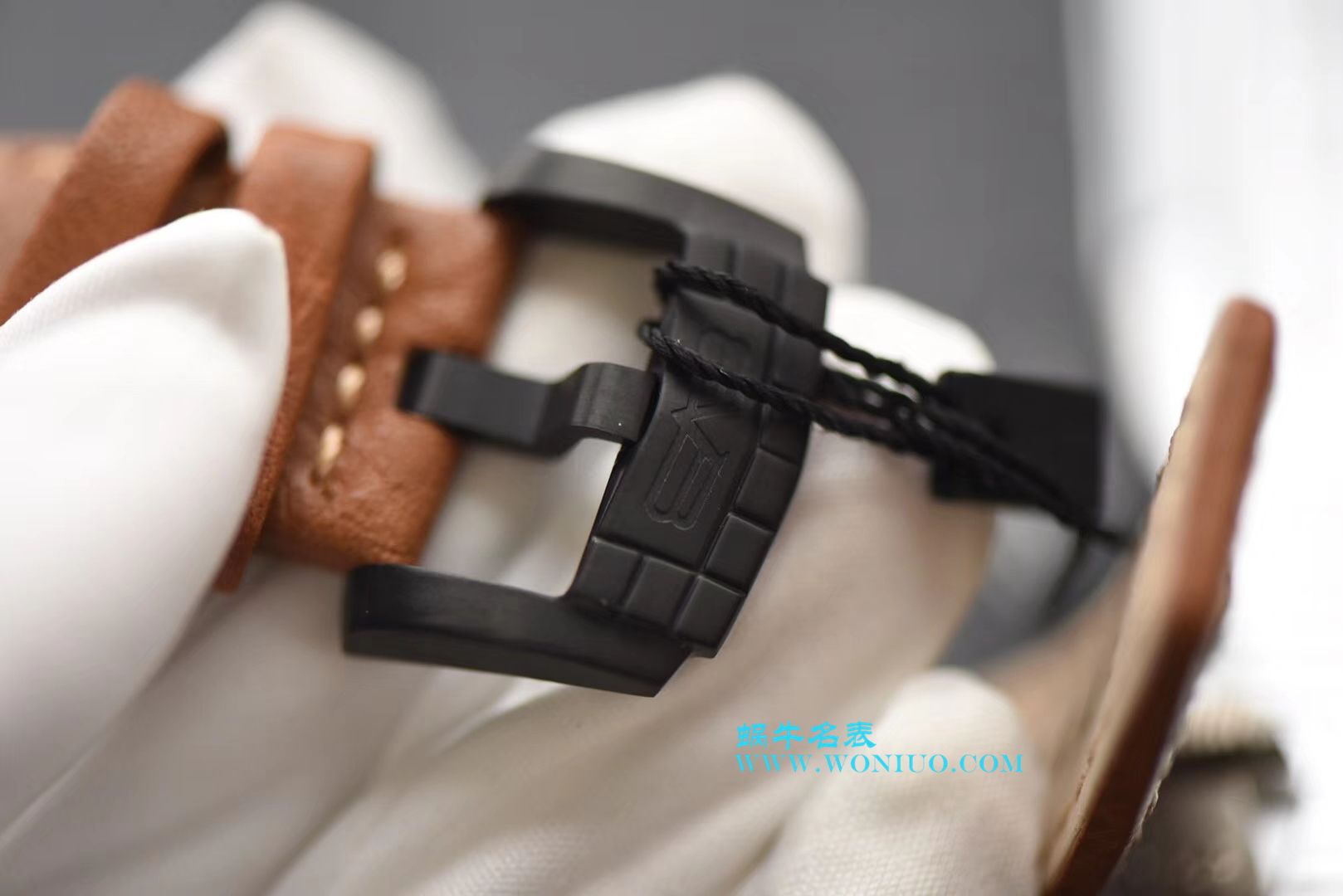 BB FACTORY 巧思之作  一表两用 奇思妙构  BBF出品BOMBERG BOLD系列腕表劲酷登场， / BB002