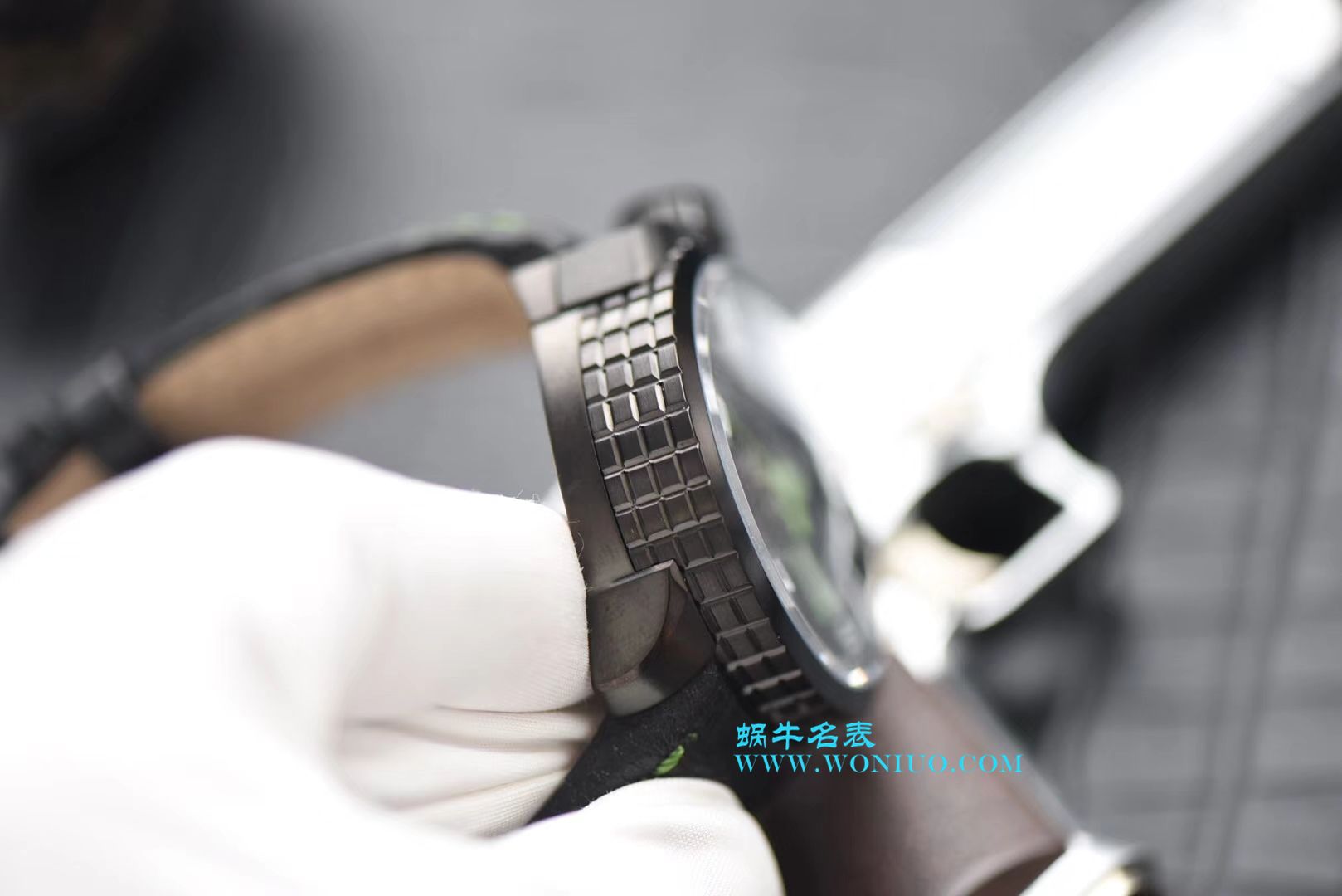 BB FACTORY 巧思之作  一表两用 奇思妙构  BBF出品BOMBERG BOLD系列腕表劲酷登场， / BB002