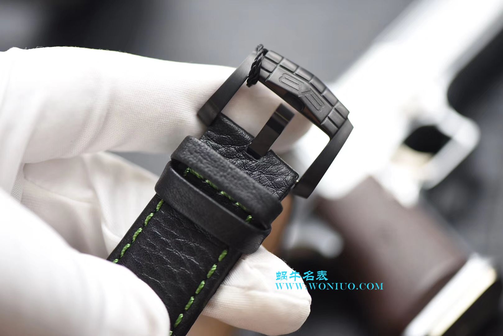 BB FACTORY 巧思之作  一表两用 奇思妙构  BBF出品BOMBERG BOLD系列腕表劲酷登场， / BB002