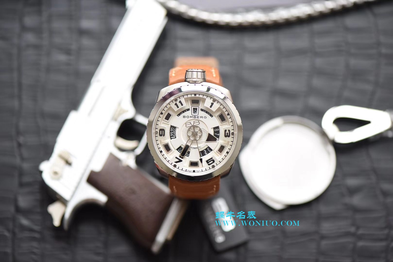 BB FACTORY 巧思之作  一表两用 奇思妙构  BBF出品BOMBERG BOLD系列腕表劲酷登场， / BB002