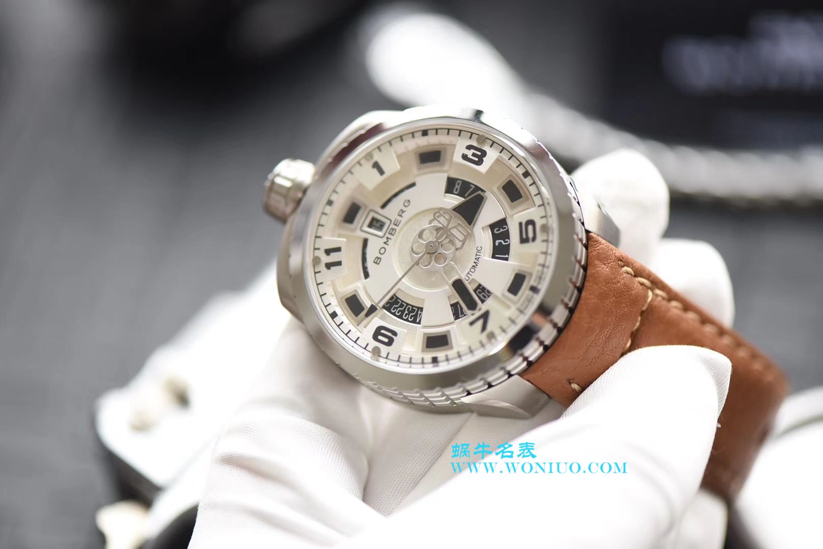 BB FACTORY 巧思之作  一表两用 奇思妙构  BBF出品BOMBERG BOLD系列腕表劲酷登场， / BB002