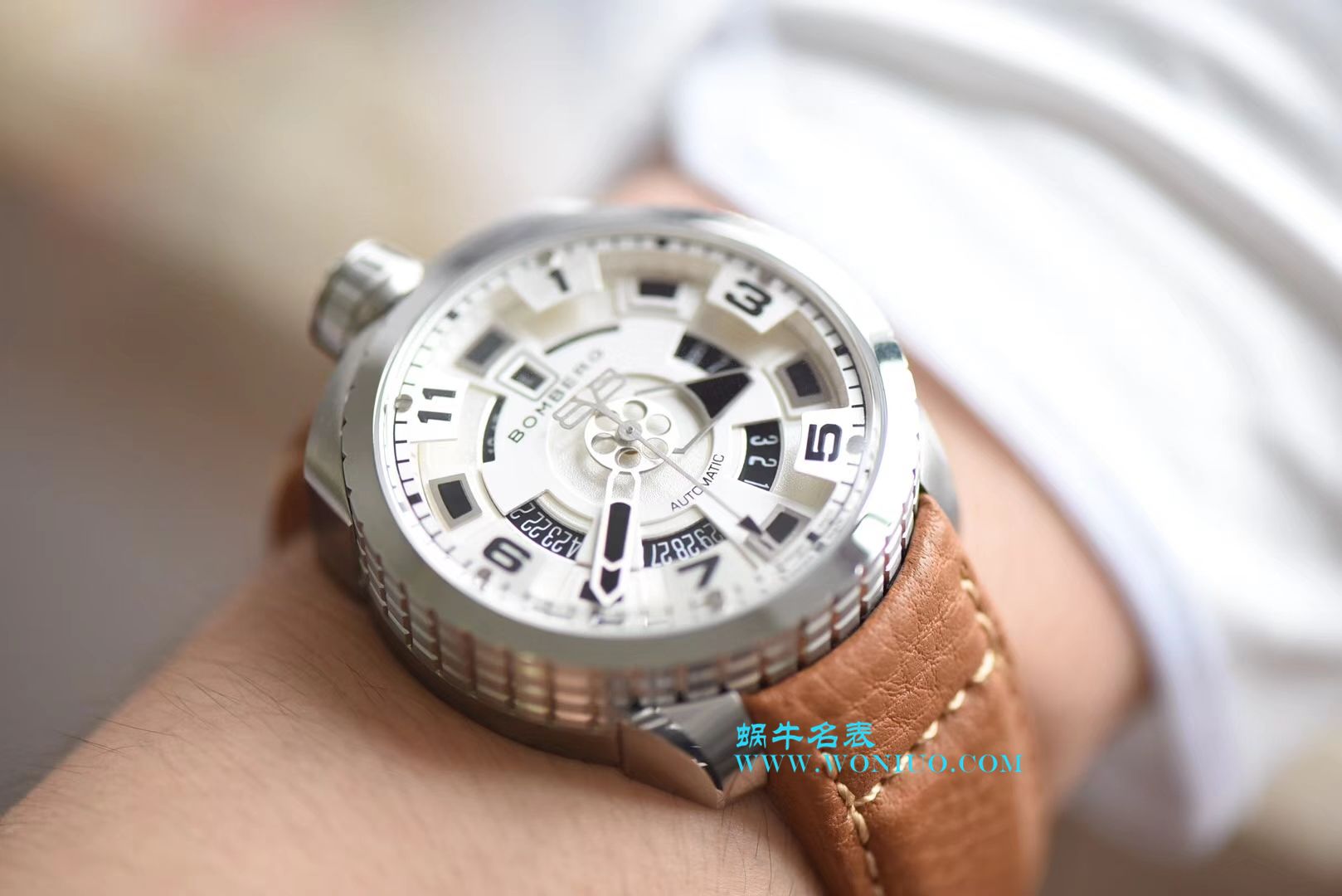 BB FACTORY 巧思之作  一表两用 奇思妙构  BBF出品BOMBERG BOLD系列腕表劲酷登场， / BB002