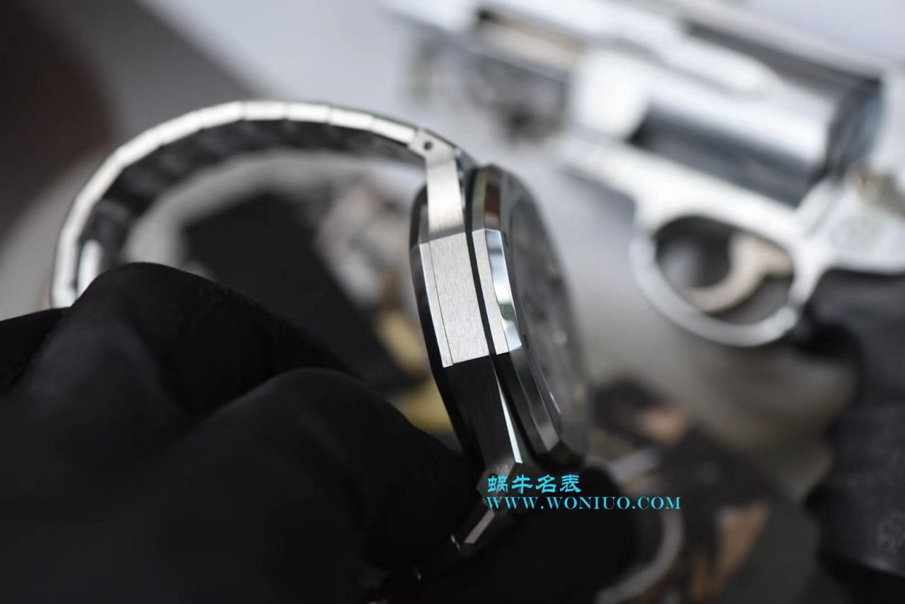   TWA  爱彼皇家橡树系列26120ST.OO.1220ST.02腕表蓝面、26120ST.OO.1220ST.01白、26120ST.OO.1220ST.03黑 / AP138