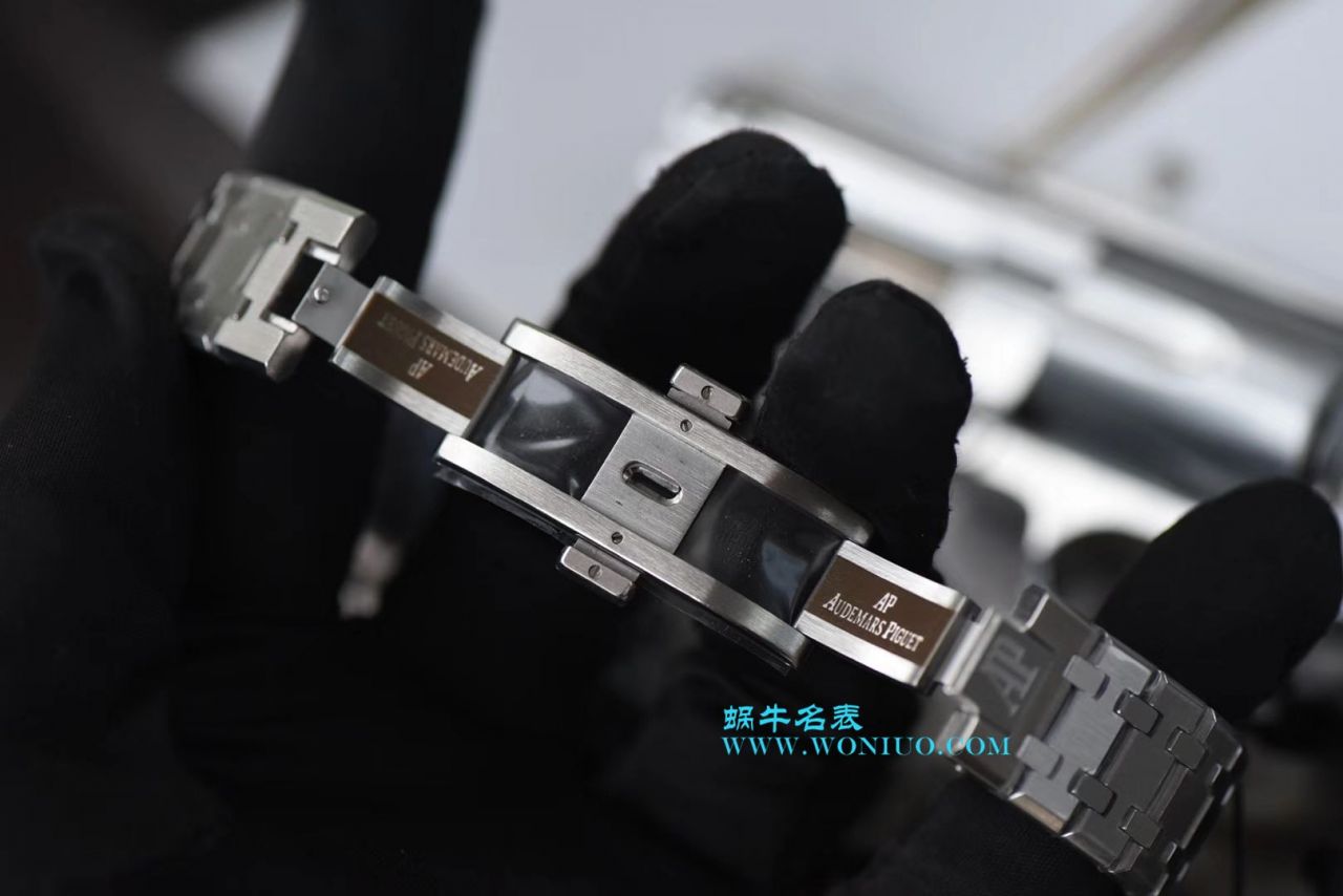   TWA  爱彼皇家橡树系列26120ST.OO.1220ST.02腕表蓝面、26120ST.OO.1220ST.01白、26120ST.OO.1220ST.03黑 / AP138