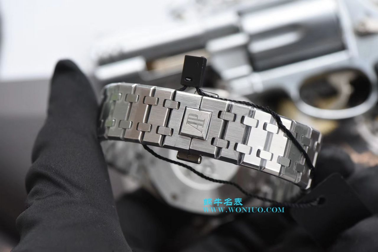   TWA  爱彼皇家橡树系列26120ST.OO.1220ST.02腕表蓝面、26120ST.OO.1220ST.01白、26120ST.OO.1220ST.03黑 / AP138