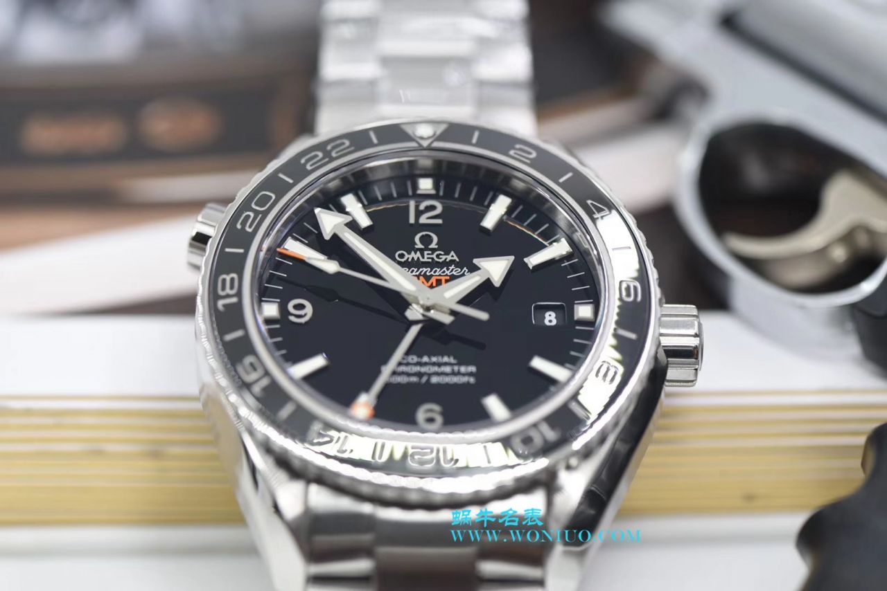   VS  欧米茄海马海洋宇宙600米系列GMT 232.30.44.22.01.001腕表 / M355
