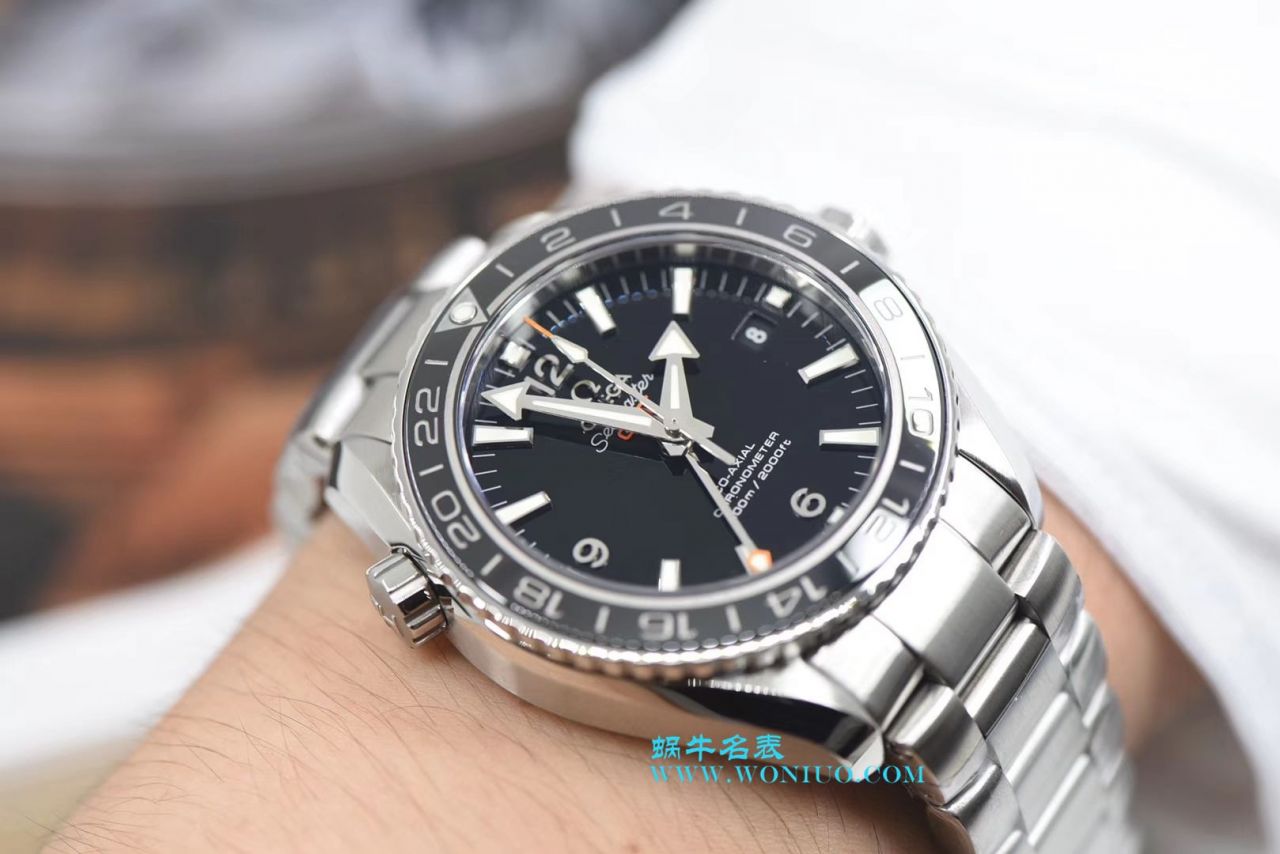   VS  欧米茄海马海洋宇宙600米系列GMT 232.30.44.22.01.001腕表 / M355