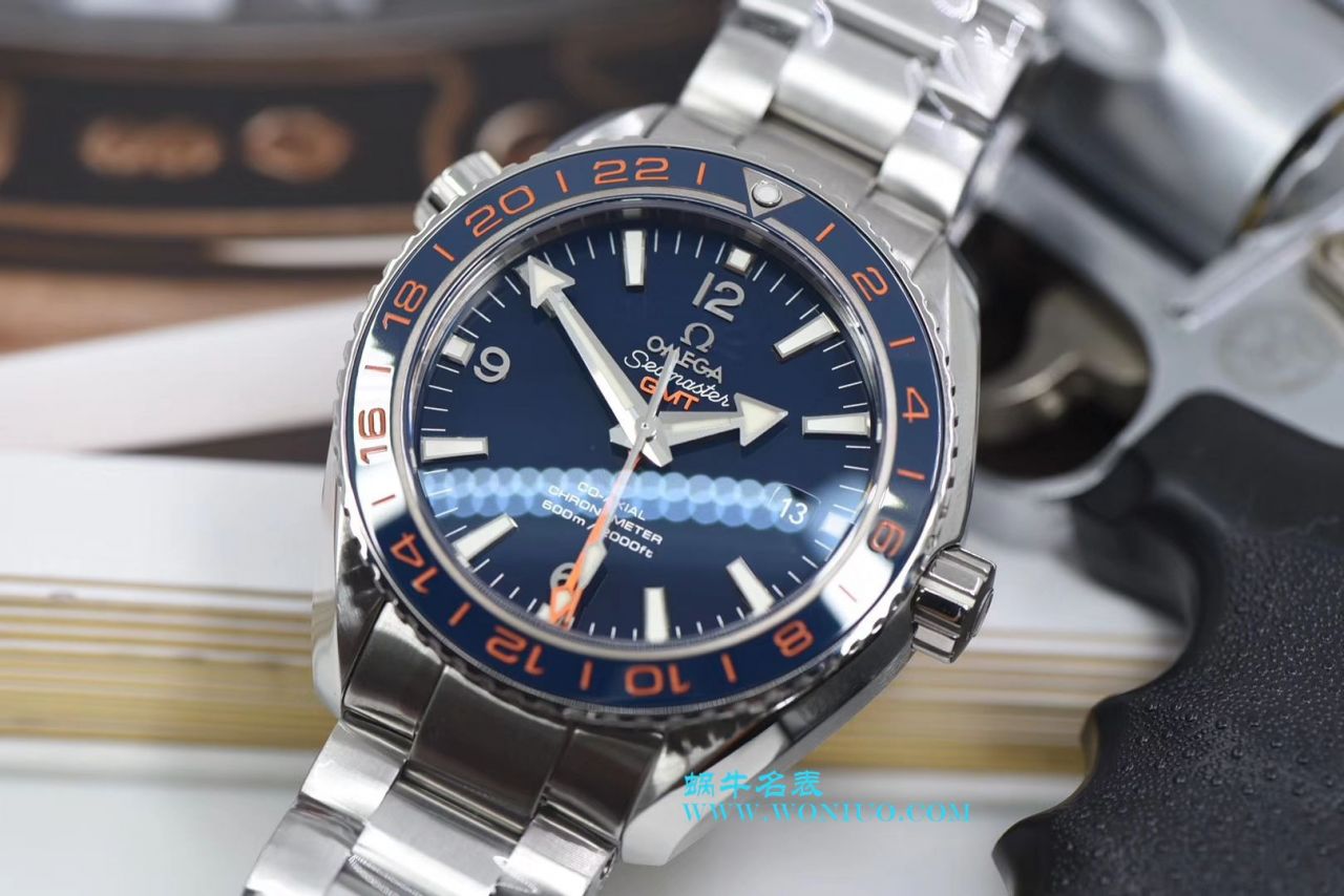   VS  欧米茄海马海洋宇宙600米系列GMT 232.30.44.22.03.001腕表 / M356