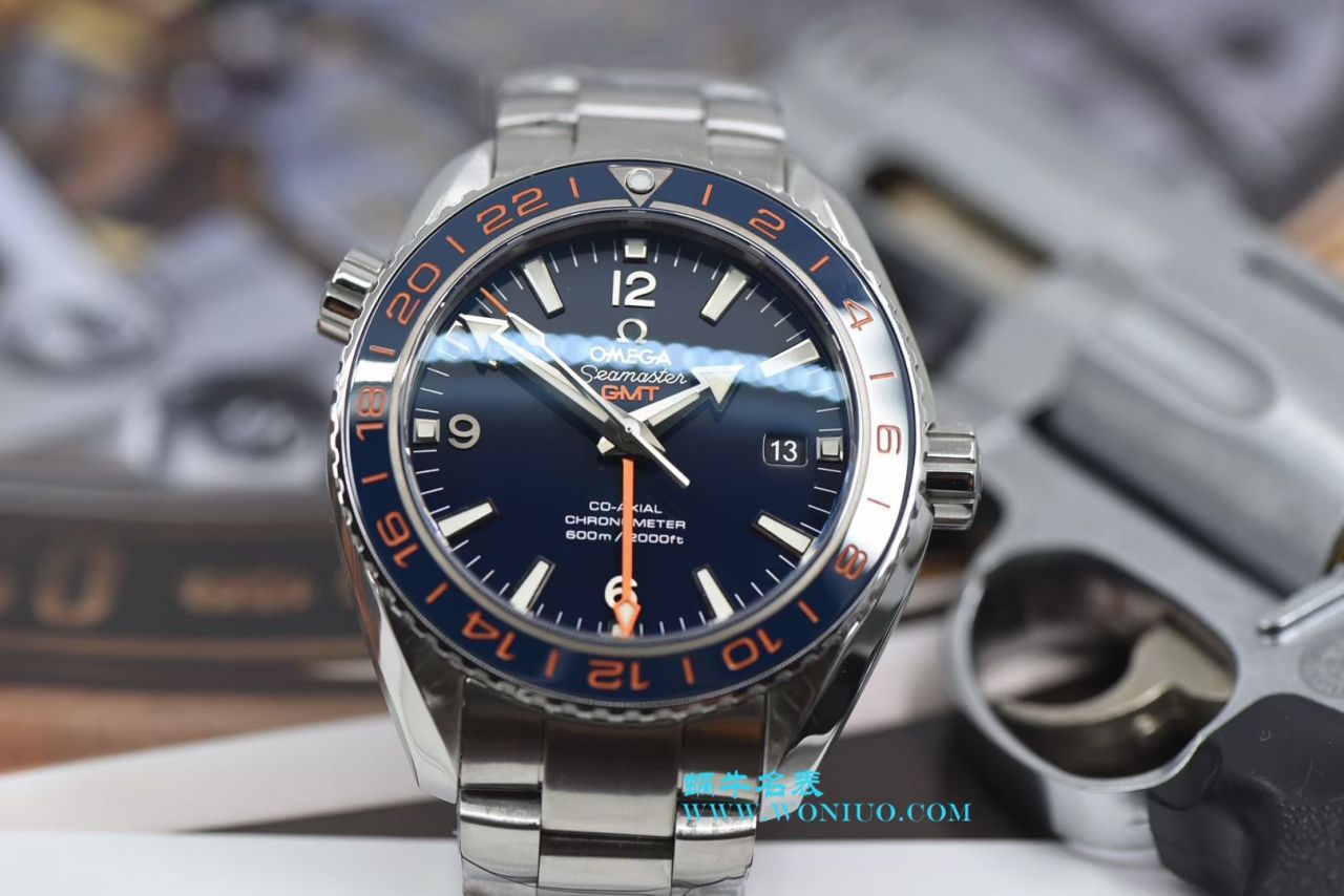   VS  欧米茄海马海洋宇宙600米系列GMT 232.30.44.22.03.001腕表 / M356