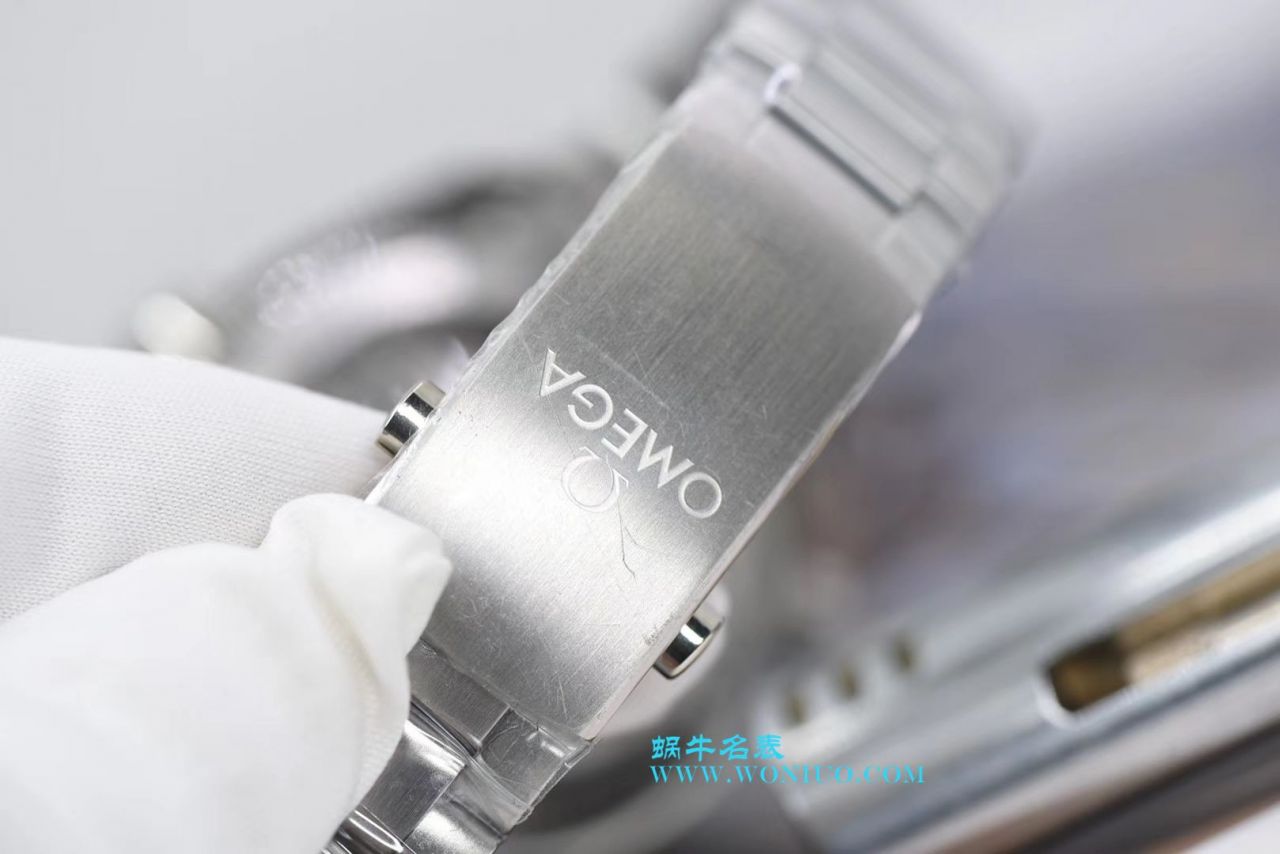   VS  欧米茄海马海洋宇宙600米系列GMT 232.30.44.22.03.001腕表 / M356