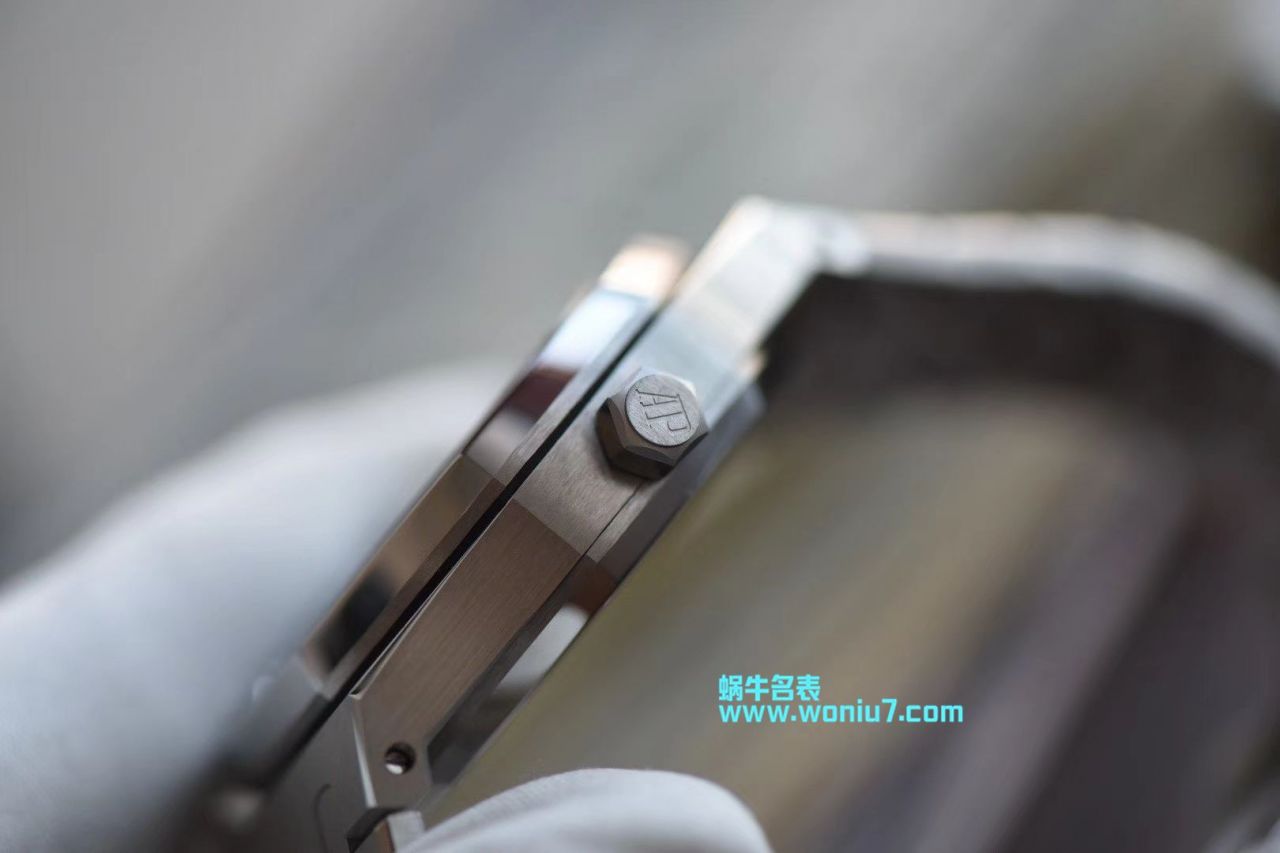   R8  爱彼皇家橡树系列26522ST.OO.1220ST.01腕表、26522OR.OO.1220OR.01、26510ST.OO.1220ST.01陀飞轮手表 / AP137
