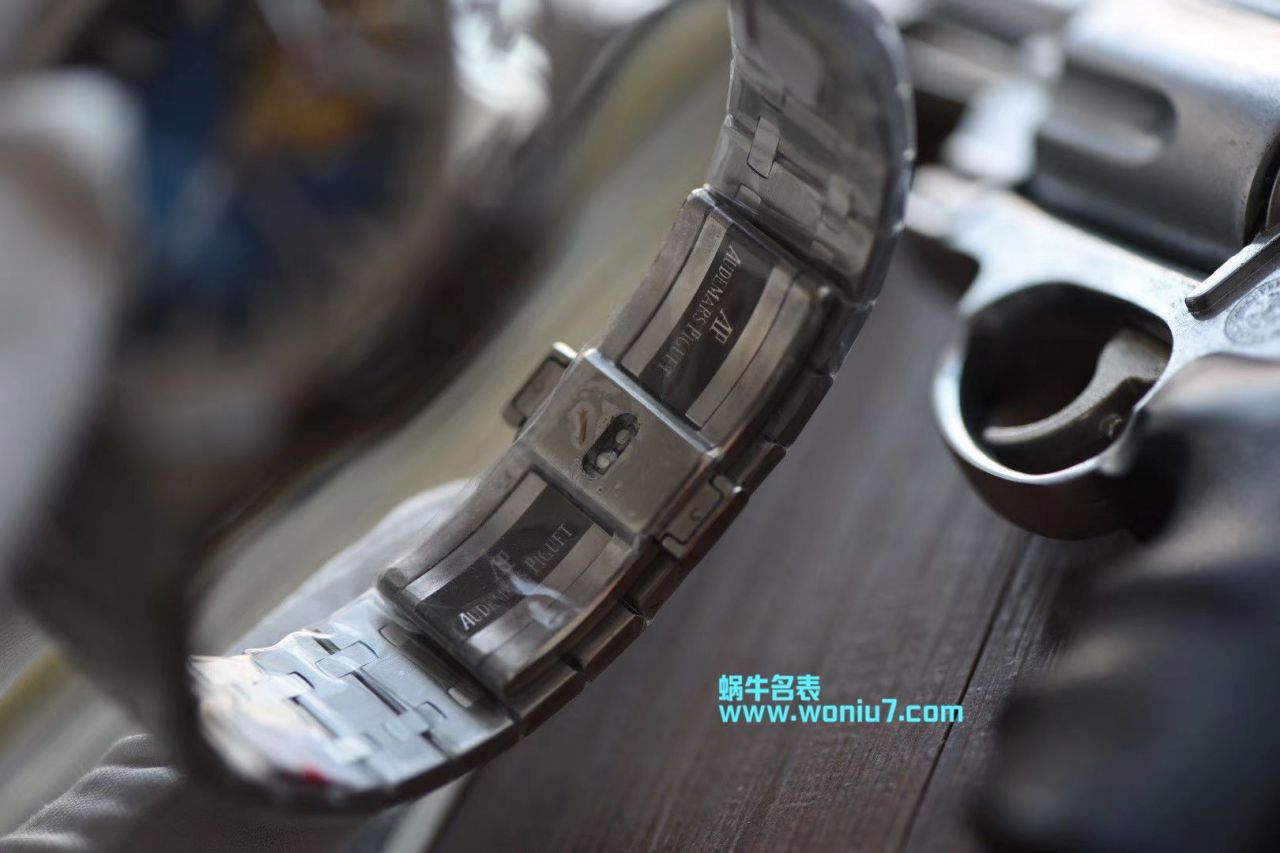   R8  爱彼皇家橡树系列26522ST.OO.1220ST.01腕表、26522OR.OO.1220OR.01、26510ST.OO.1220ST.01陀飞轮手表 / AP137