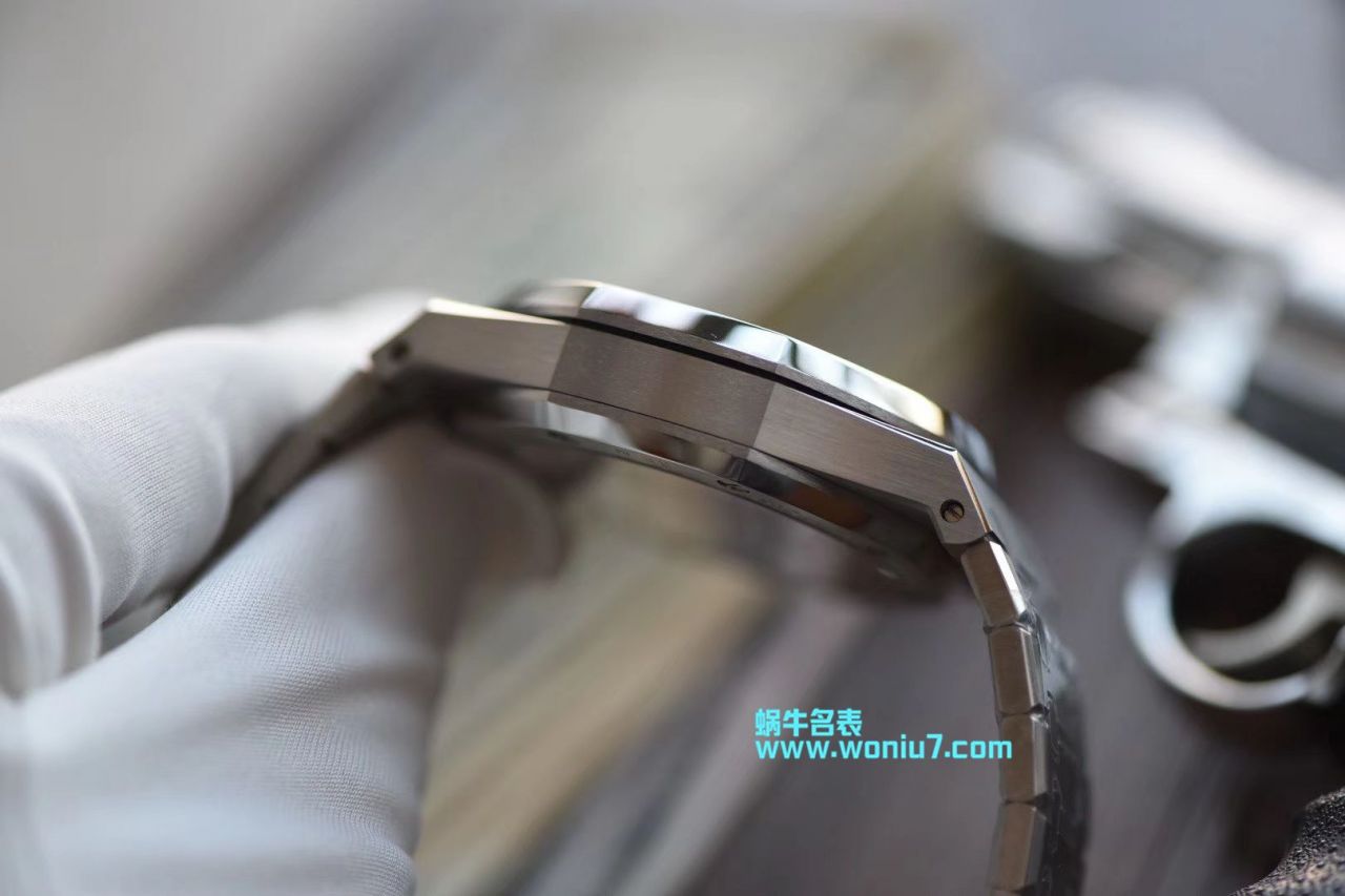   R8  爱彼皇家橡树系列26522ST.OO.1220ST.01腕表、26522OR.OO.1220OR.01、26510ST.OO.1220ST.01陀飞轮手表 / AP137