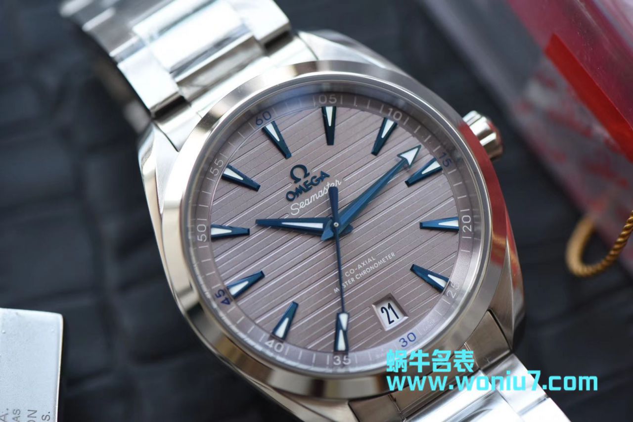   VS  欧米茄海马系列220.10.41.21.06.001腕表、220.12.41.21.06.001 / M366