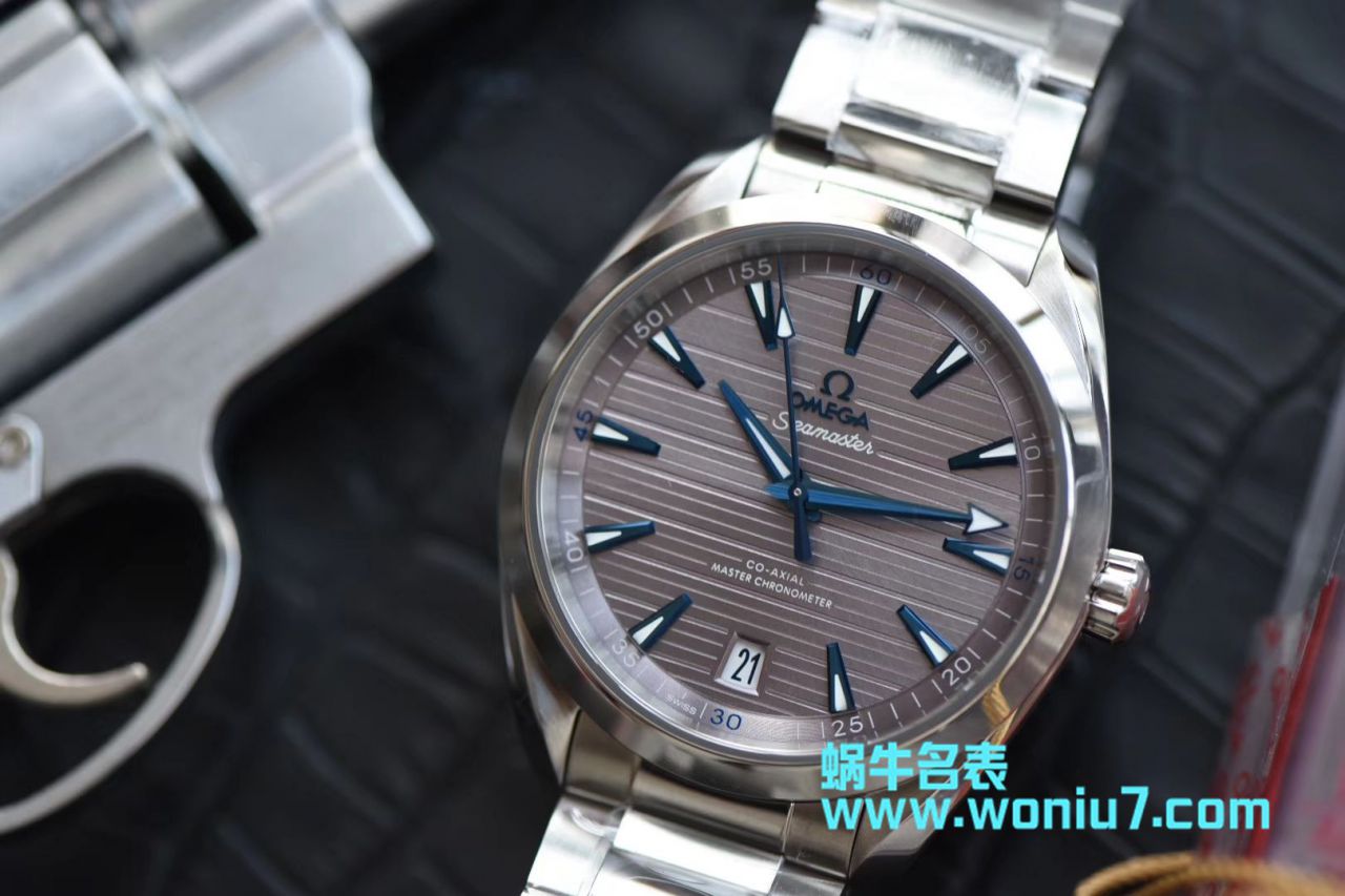   VS  欧米茄海马系列220.10.41.21.06.001腕表、220.12.41.21.06.001 / M366