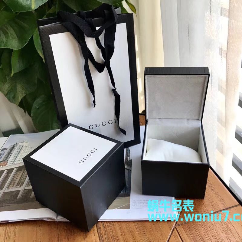   原单女表  古驰硬货，小小个真钻石英女表，整个表圈镶50颗Vs1.0真钻 / GUCCI KK09