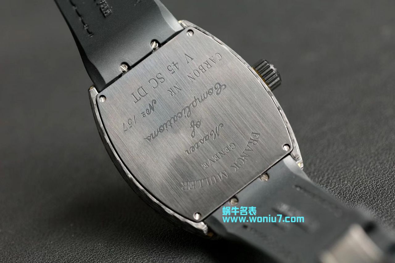 法穆兰FRANCK MULLER再创新作V45在夜幕低垂之时，Vanguard Carbon  fibre 展现充满未来感的外型，令人耳目一新 / FL026