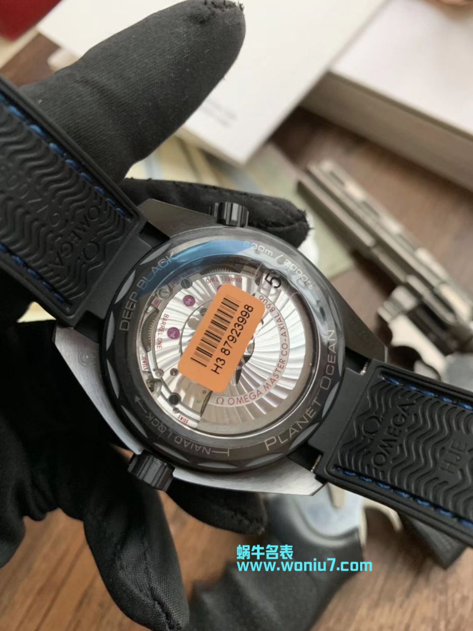   VS  欧米茄海马系列深海之黑215.92.46.22.01.003、215.92.46.22.01.002腕表 / M371