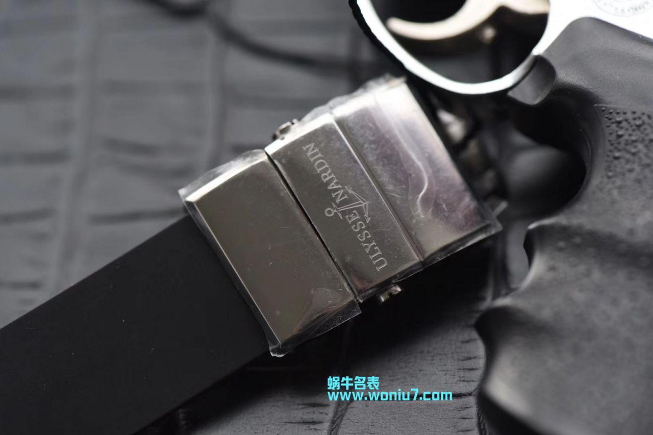   TWA  雅典El TORO/BLACK TORO系列329-00-3、320-00/BQ、326-00-3、326-03、320-00-3腕表 / YD015