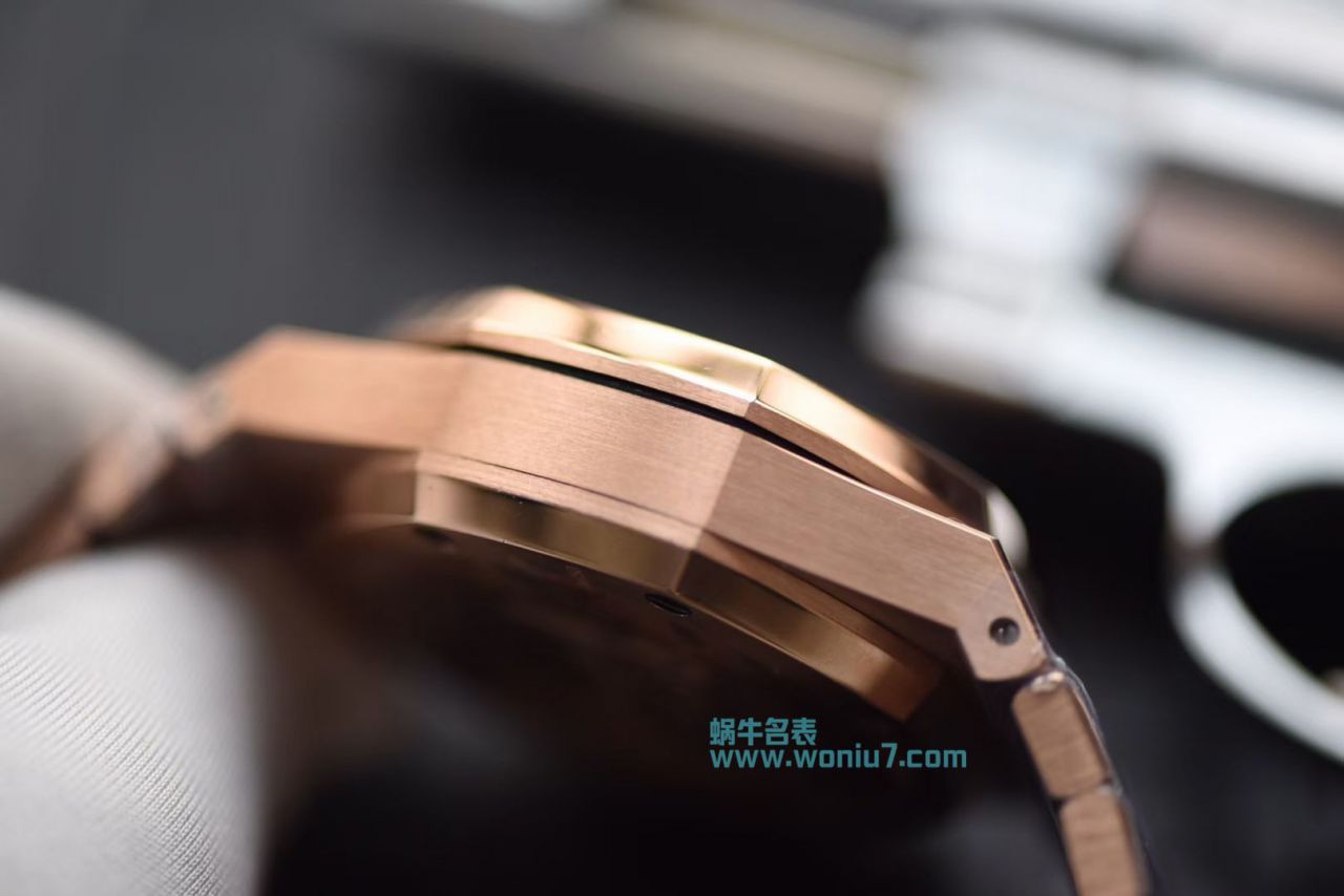   OM  爱彼皇家橡树系列26331OR.OO.1220OR.01腕表 / AP150