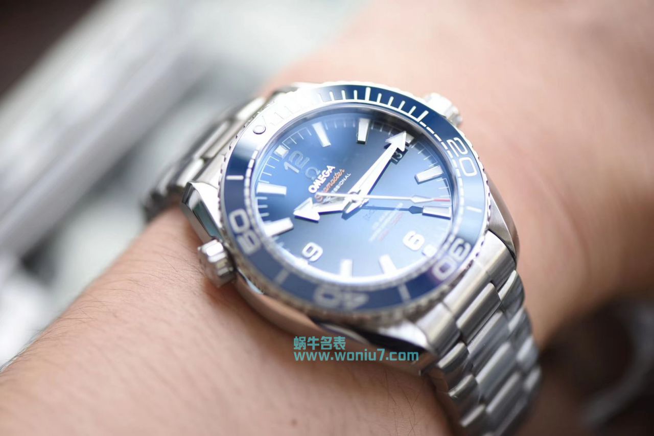 欧米茄海马系列215.30.44.21.01.001腕表  VS   / M375