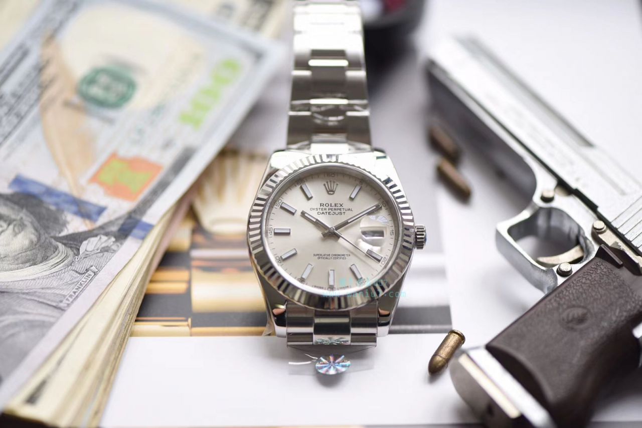   AR  劳力士日志型DATEJUST系列116334银盘腕表 / R267
