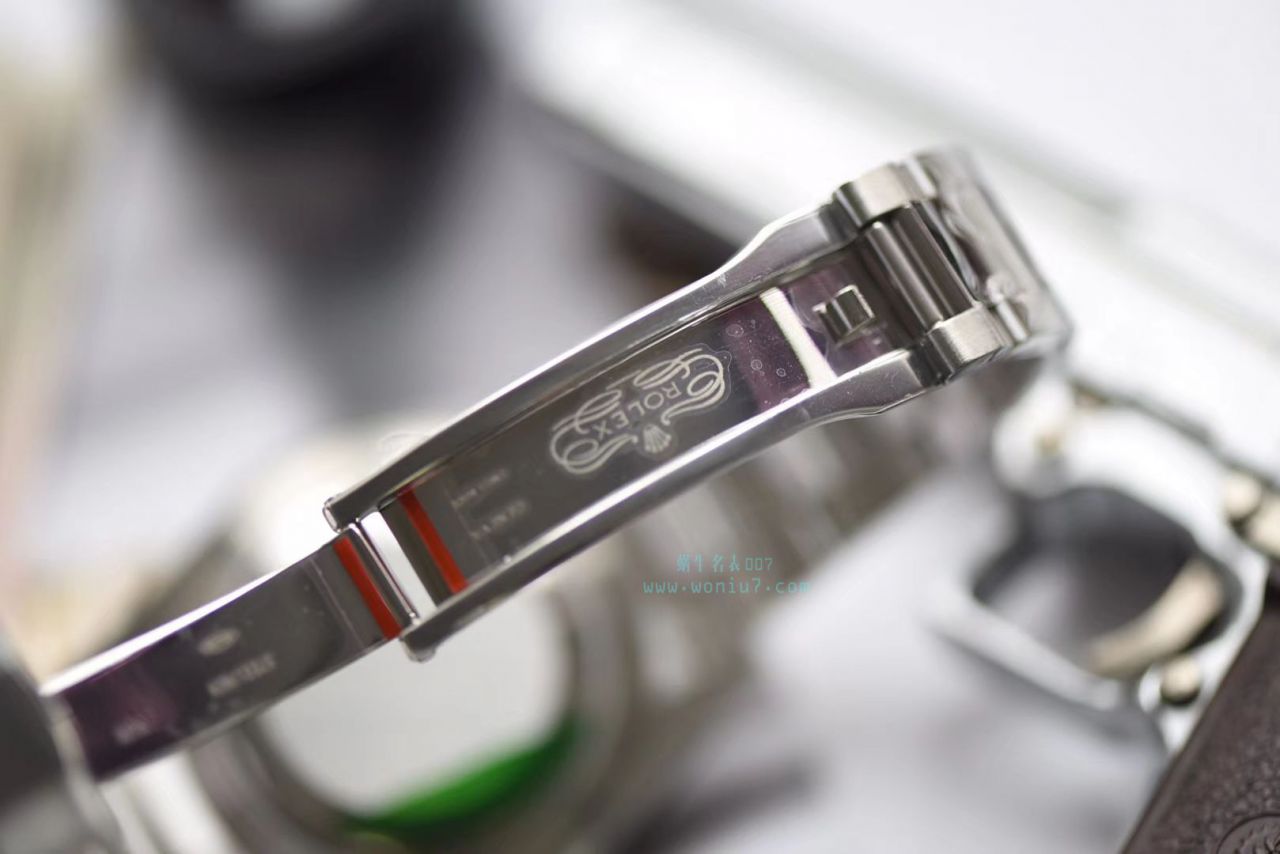   AR  劳力士日志型DATEJUST系列116334银盘腕表 / R267