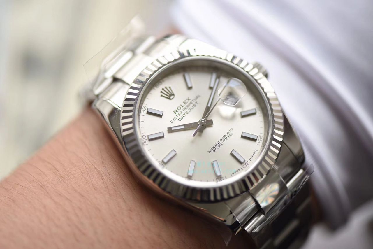   AR  劳力士日志型DATEJUST系列116334银盘腕表 / R267