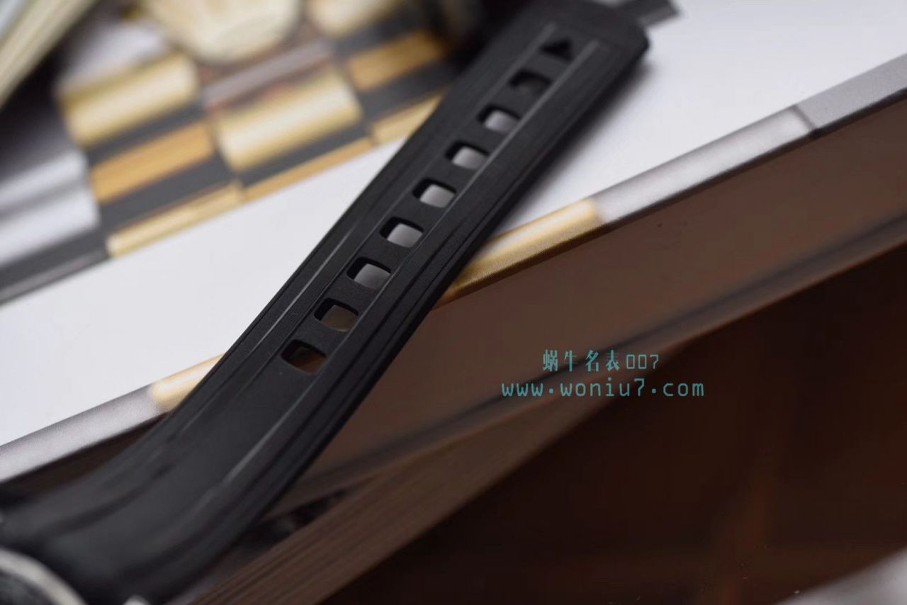   VS  欧米茄海马系列210.32.42.20.01.001腕表 / M377