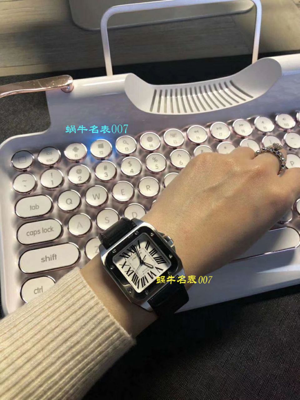   视频测评HBBV6厂卡地亚山度士系列W20126X8 女士机械腕表 / KDY084