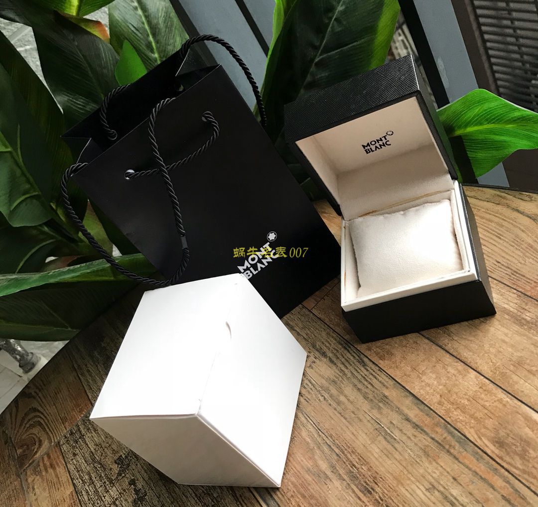   渠道原单MONTBLANC  万宝龙4810系列U0115937、U0115936腕表 / M019