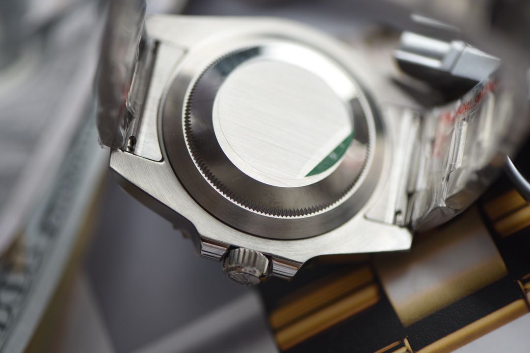 视频评测最完‎美​Rolex绿水鬼‎SUBN厂V10升​级版  劳力士潜航者型系列116610LV-97200绿盘腕表 / R392