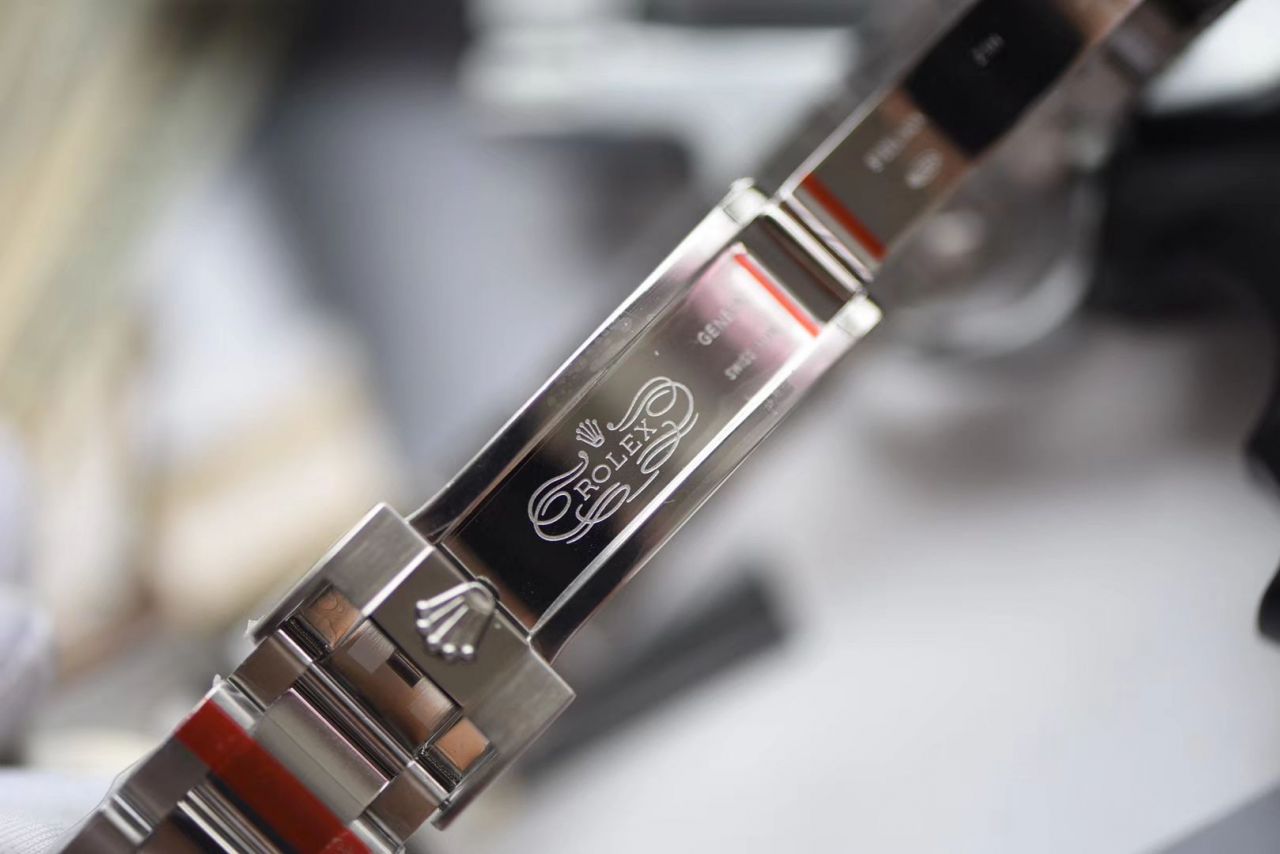 视频评测最完‎美​Rolex绿水鬼‎SUBN厂V10升​级版  劳力士潜航者型系列116610LV-97200绿盘腕表 / R392